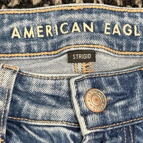 American Eagle Mom Jean Strigid Womens Sz 4 Distressed Thrashed Y2K Casual - Picture 3 of 9